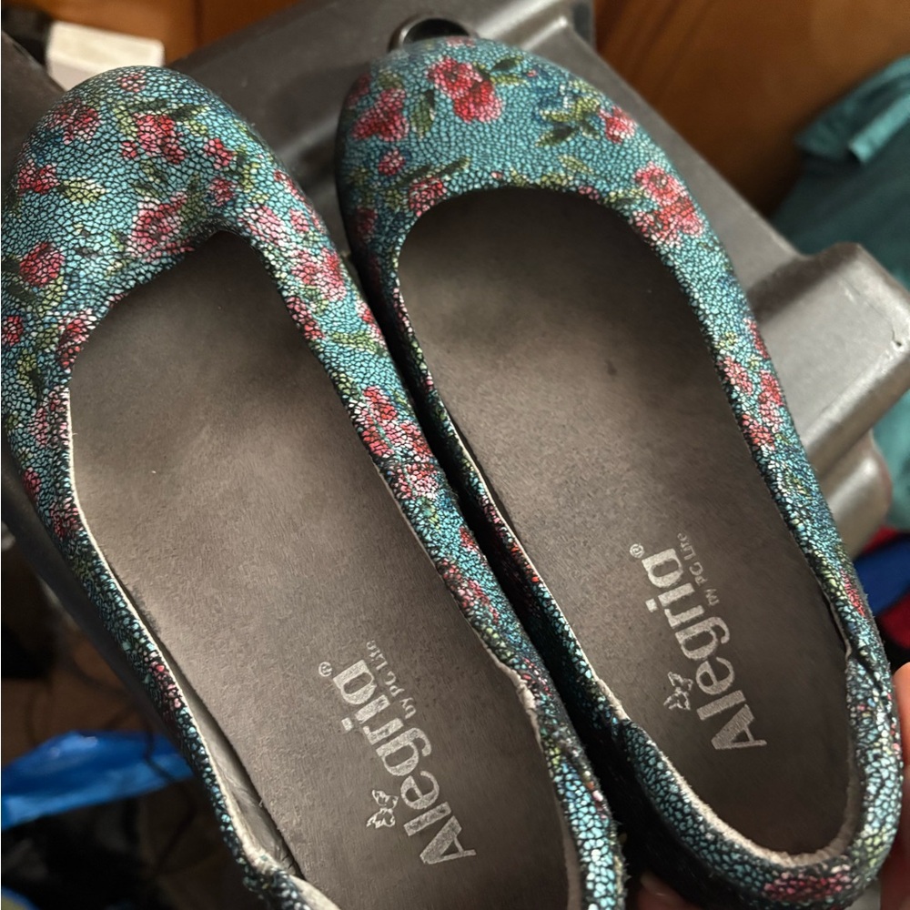Alegria PET-851 Women's Blue/Multicolor Floral Petal Ballet